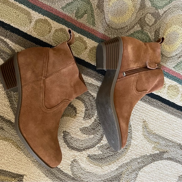 Vionic Vera suede bootie in Toffee - Picture 4 of 7